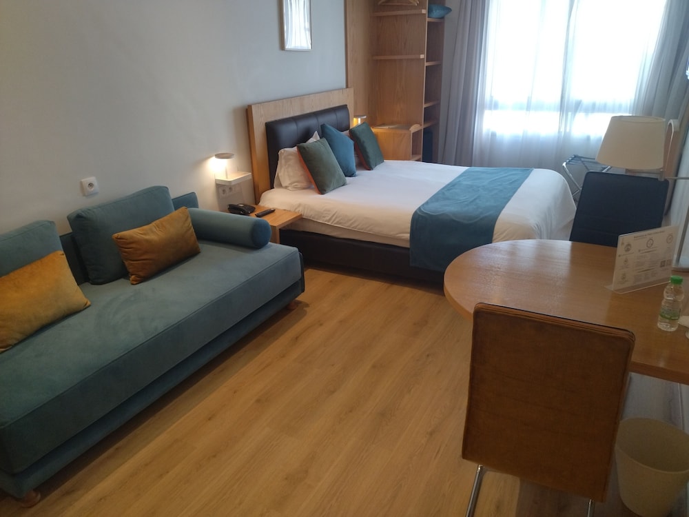 Family Business Room photo 2