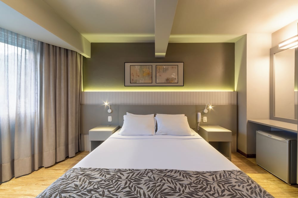 Deluxe Room - Photo 5