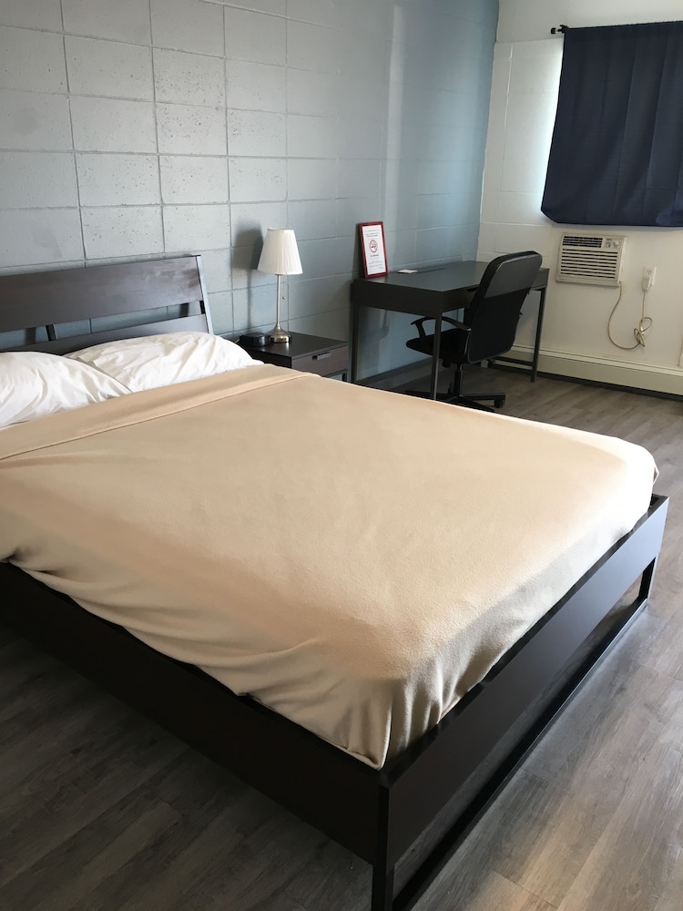 Room, 1 Queen Bed, Non Smoking (Efficiency) photo 2