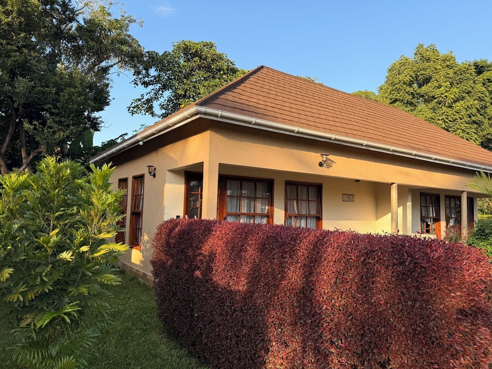 Luxury Double Room, Lanai, Pool View (5)