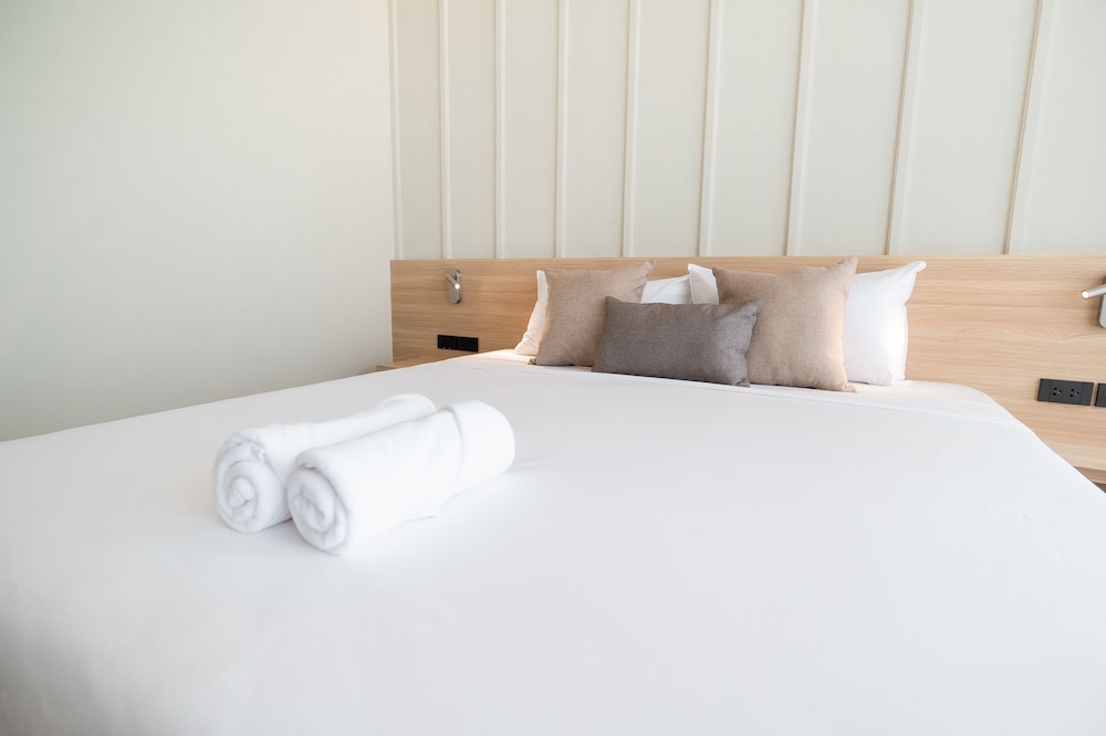 Superior King Bed Room - Photo 4