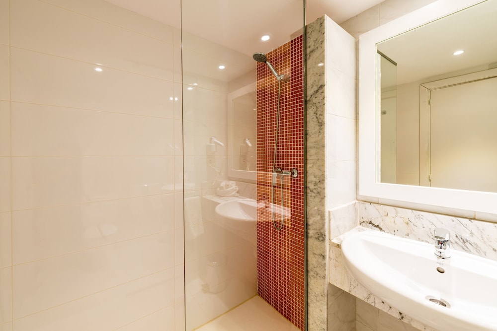 Double Room Single Use, Pool View (1 Adult) photo 2