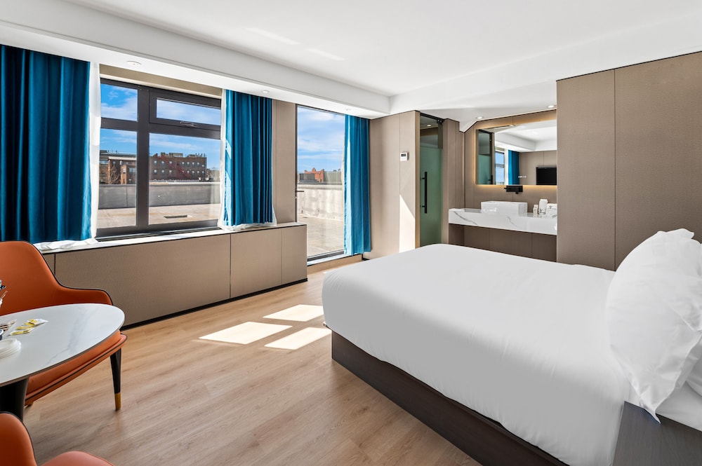 City Room, 1 King Bed - Photo 1