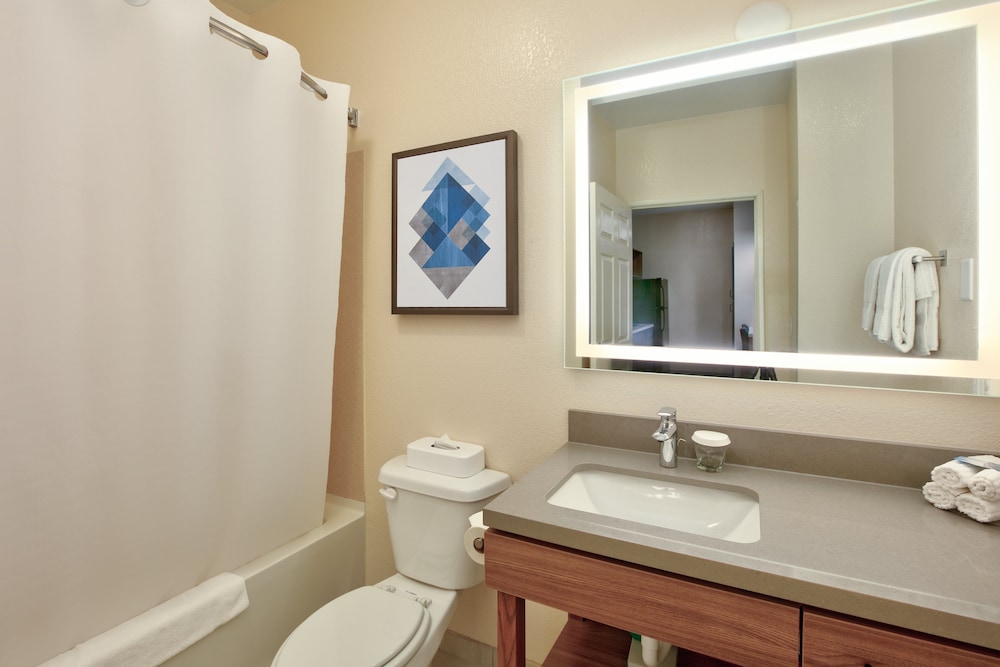 Suite, 1 Bedroom, Balcony - Photo 5