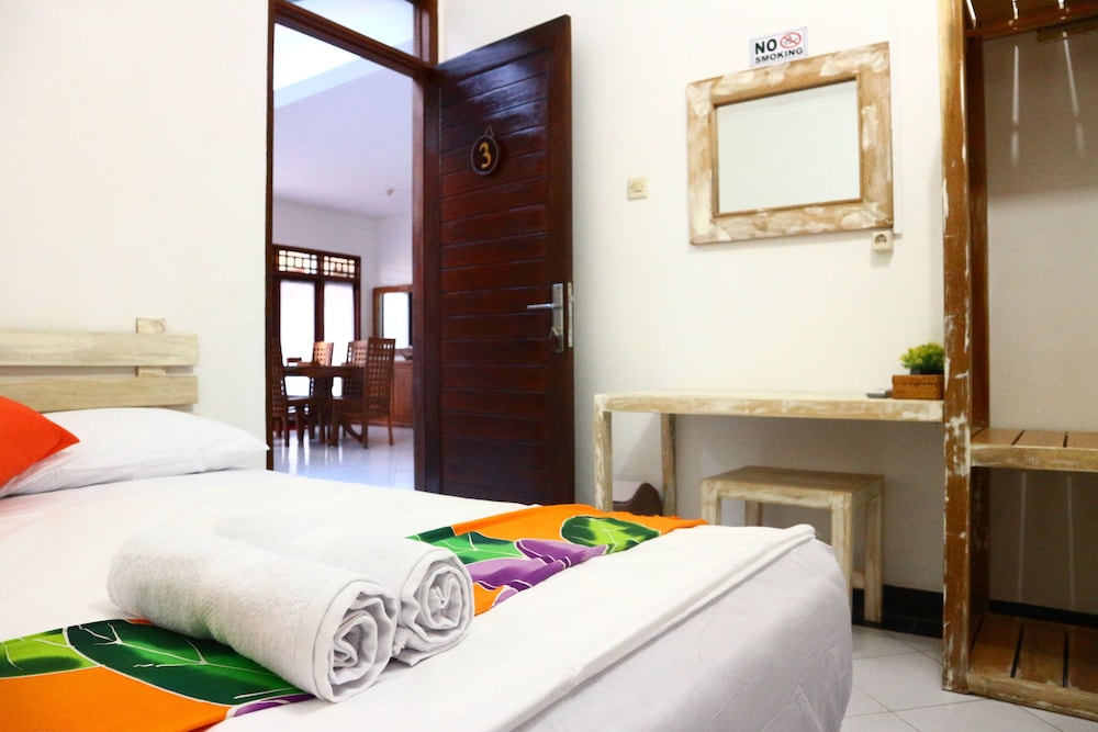 Deluxe Room, 1 Queen Bed photo 1