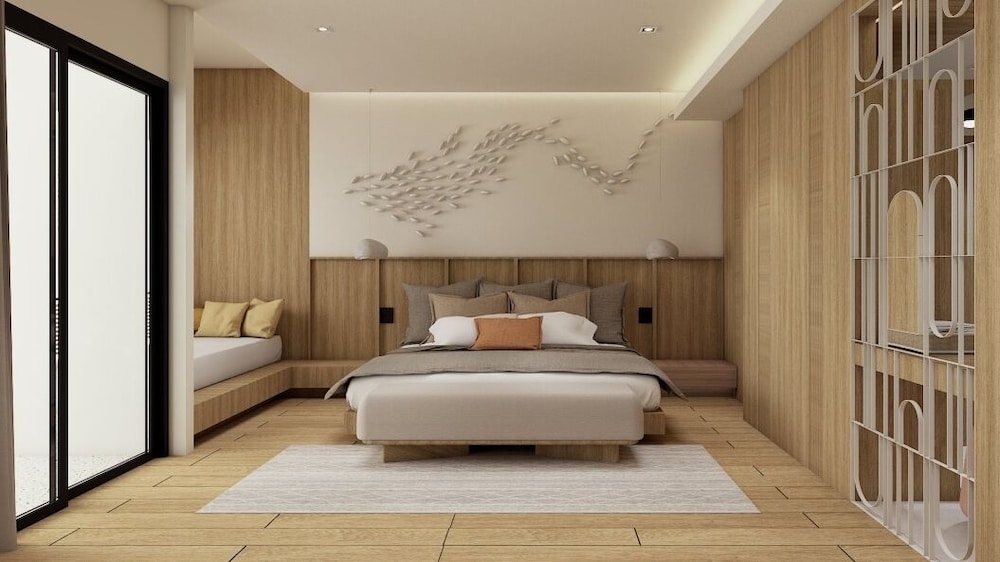 Honeymoon Ocean Front Pool Suite - Photo 2