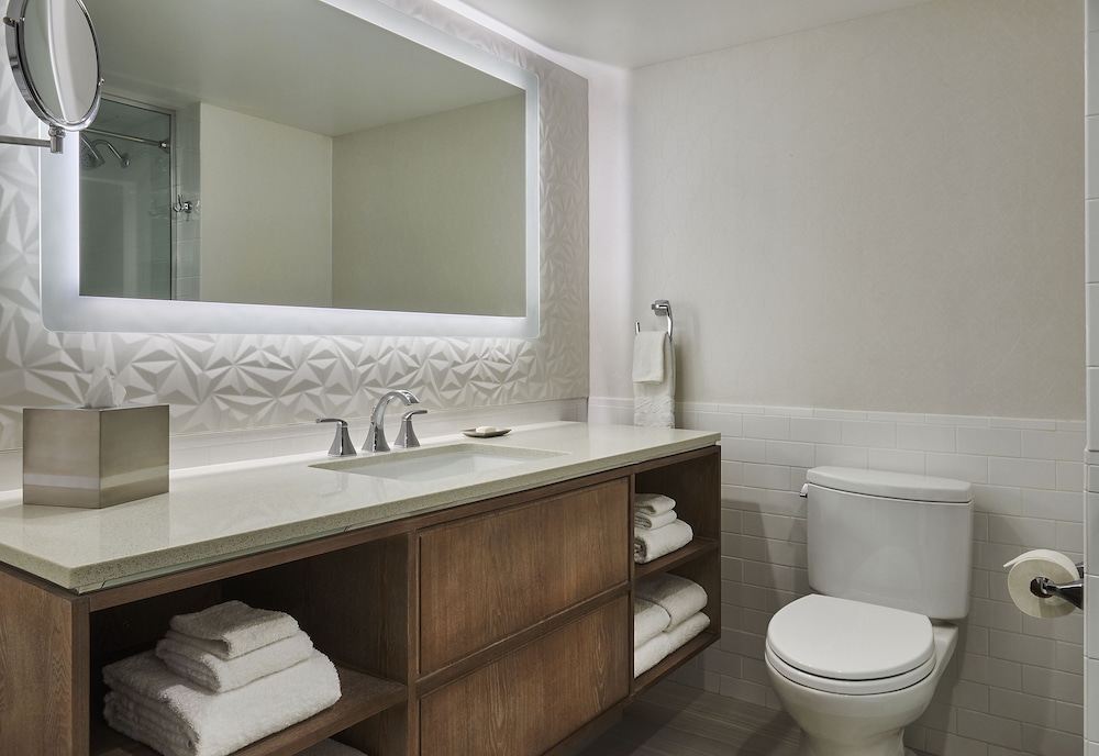 Flamingo Executive Room, 1 King, Habitat Tower