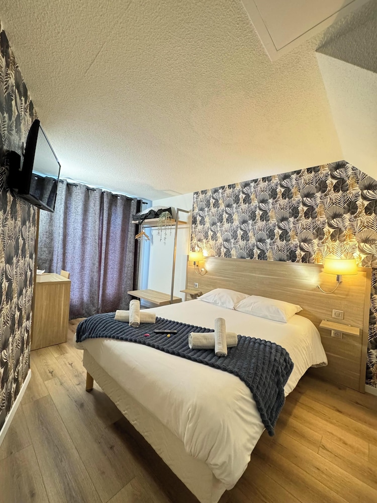 Standard Double Room (Small) photo 1
