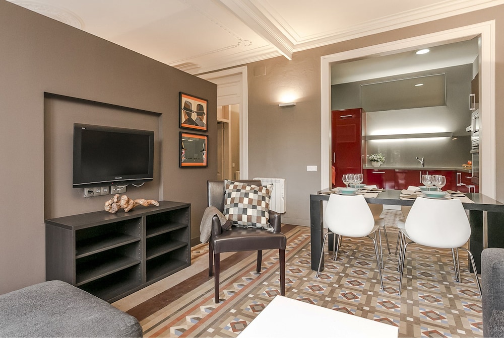 Exclusive Apartment, 2 Bedrooms, Balcony, City View (Passeig de Gracia, 51, 2-2A) photo 2