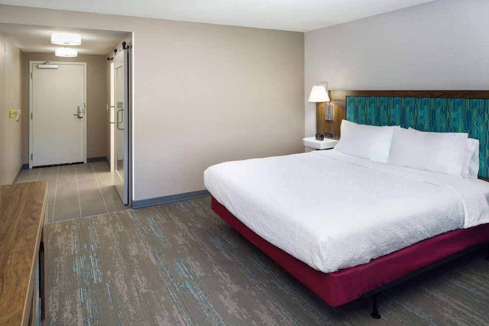 Room, 1 King Bed, Accessible - Photo 2