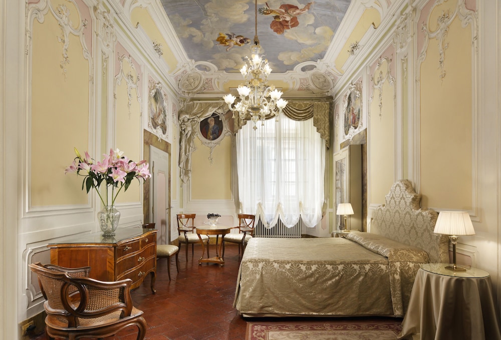 Junior Double or Twin Room photo 1