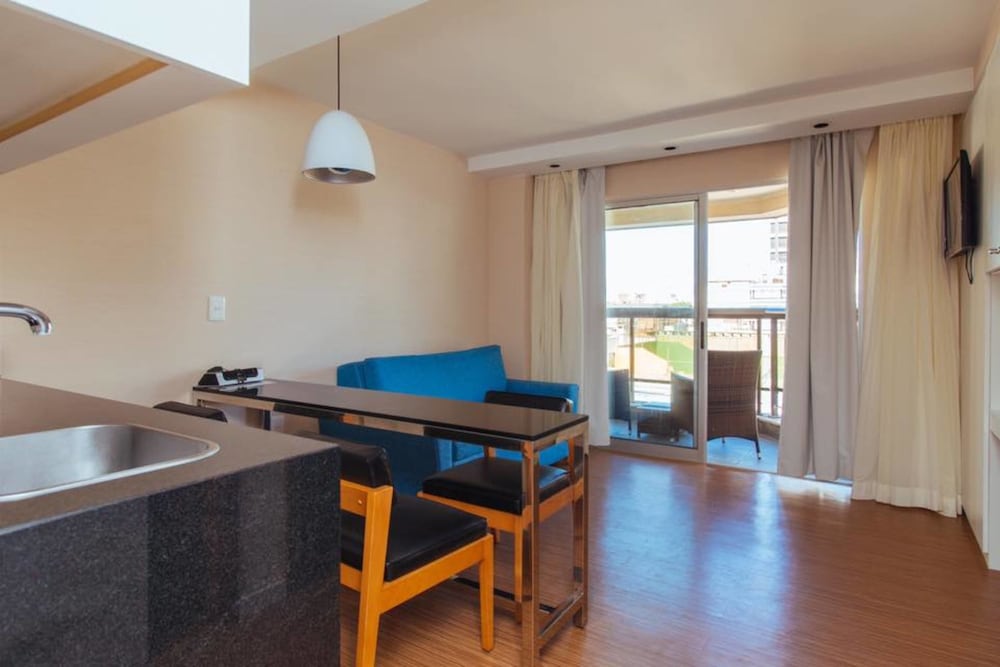 Premium Suite - Photo 1