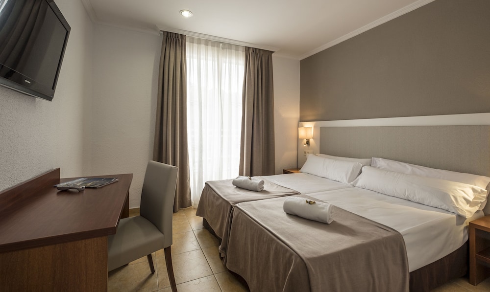 Double or Twin Room, Balcony - Photo 4