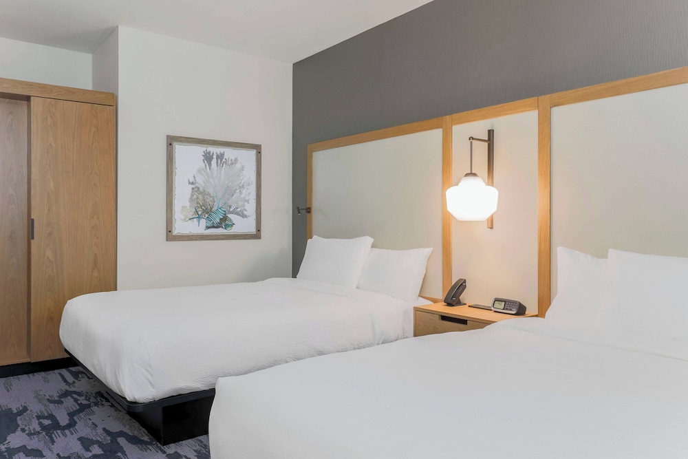 Room, 2 Queen Beds (Mobility Accessible, Roll-In Shower) - Photo 2