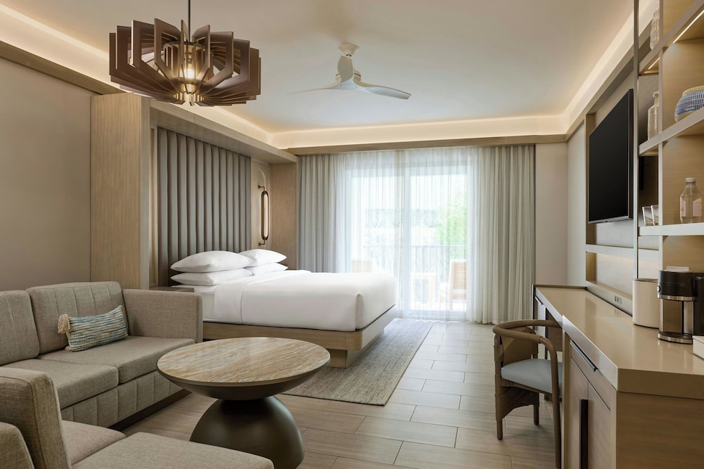 Deluxe Room, 1 King Bed with Sofa bed, Balcony (Beachfront) photo 3