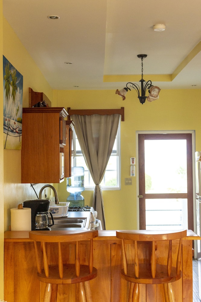 Exclusive Studio Suite, 1 King Bed, Ocean View photo 3