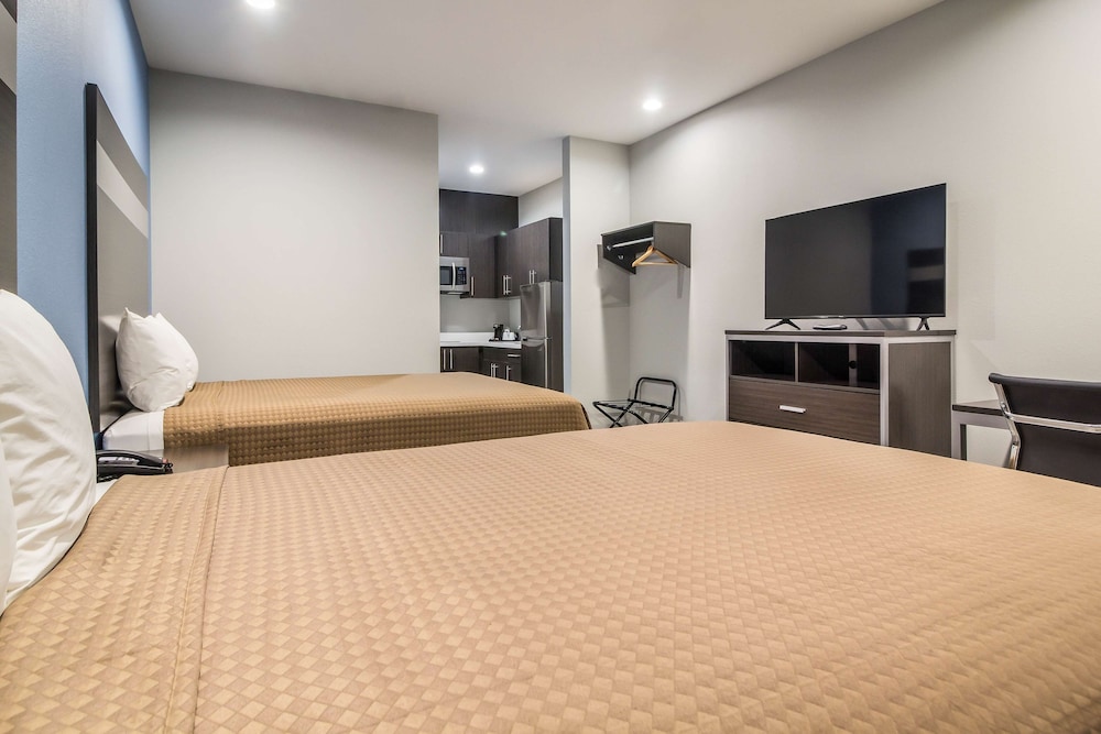 Standard Room, 2 Queen Beds, Non Smoking, Kitchenette - Photo 4