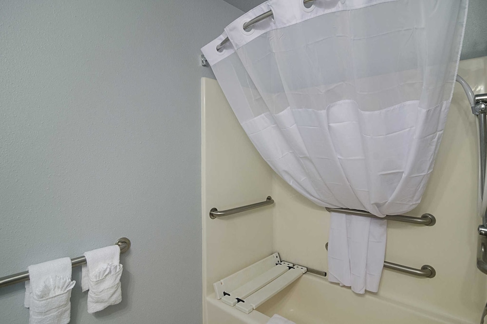 Room, 1 Queen Bed, Accessible, Non Smoking photo 3