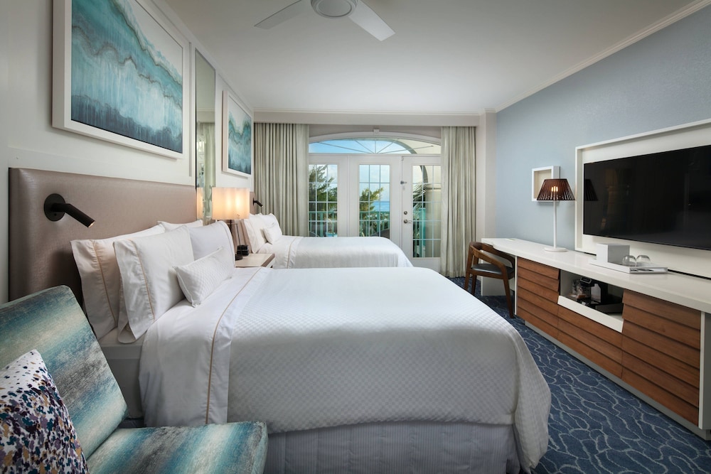 Room, 2 Double Beds, Partial Ocean View - Photo 1