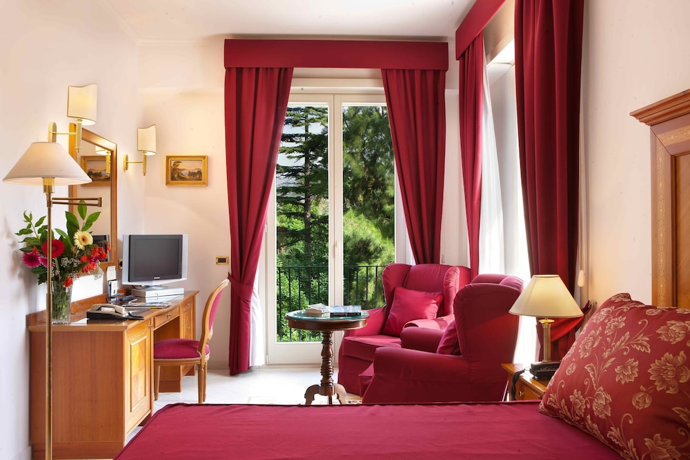 Junior Suite, Balcony, Partial Sea View - Photo 1