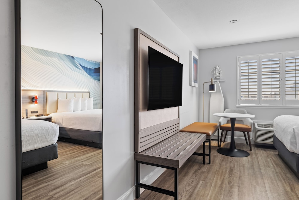 Standard Room, 2 Queen Beds - Photo 6
