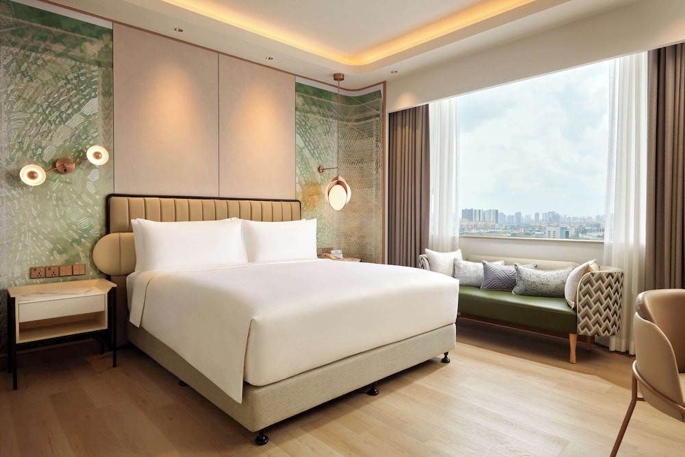 King Premium Suite with Lounge Access - Photo 6