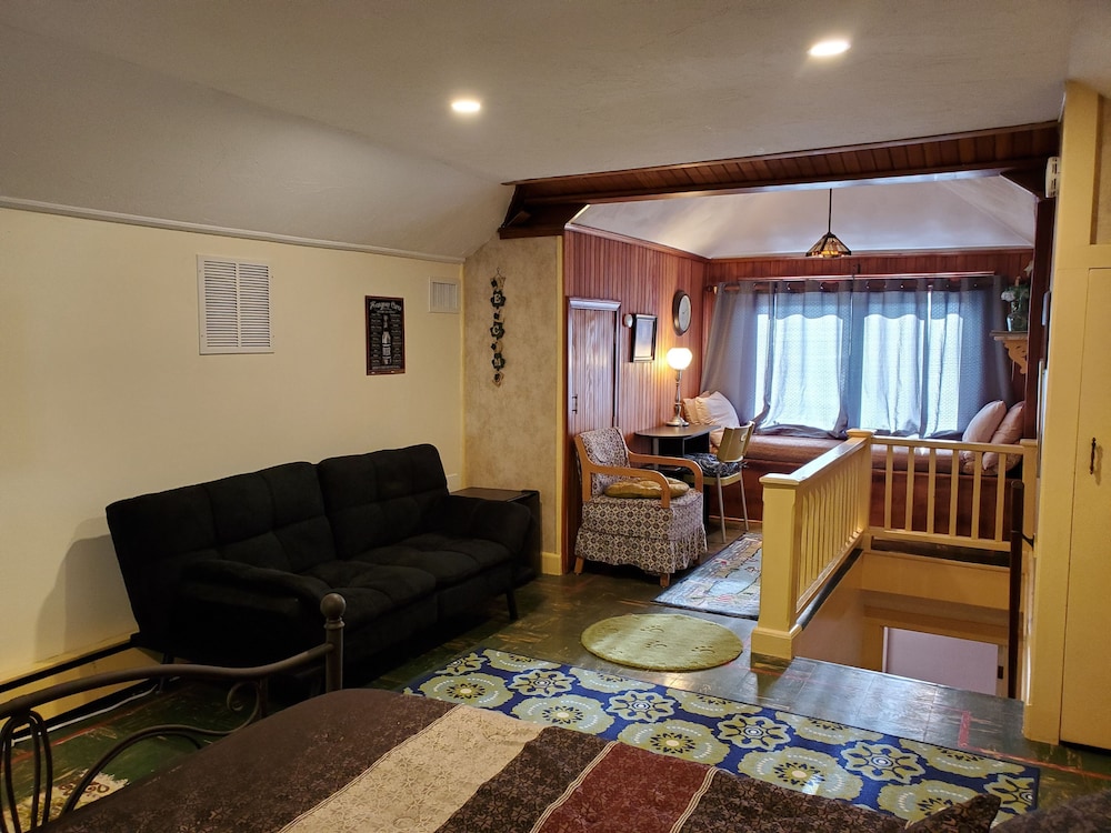 Irish pub (Quadruple room with Private Bathroom) - Photo 4