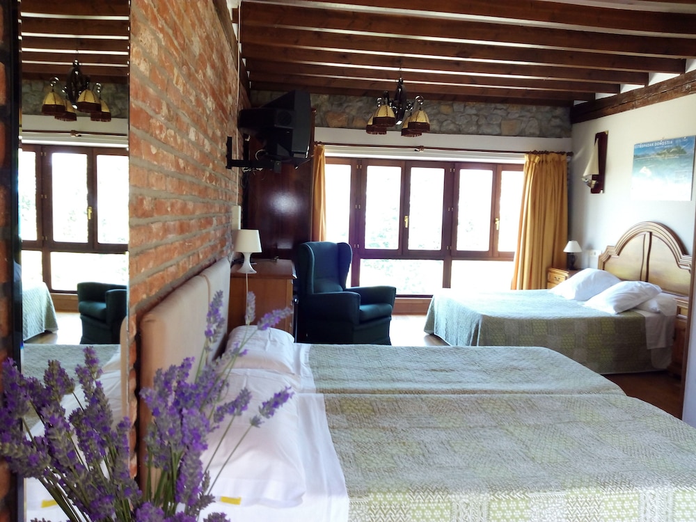 Habitación Doble con Vista al Valle (Cama Doble + 2 Camas Plegables)