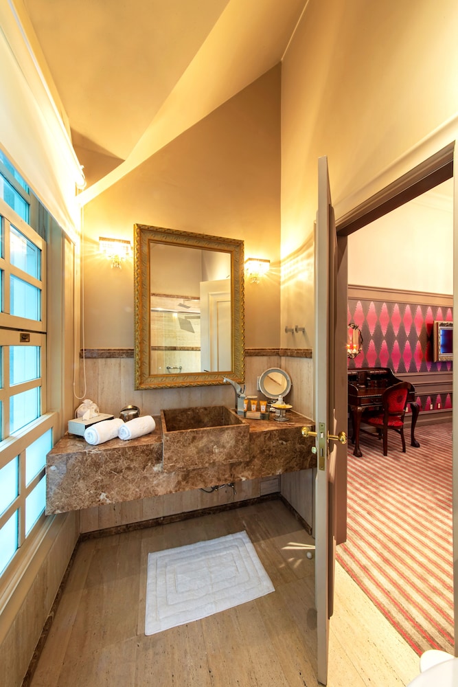 Suite Granada thumbnail 6