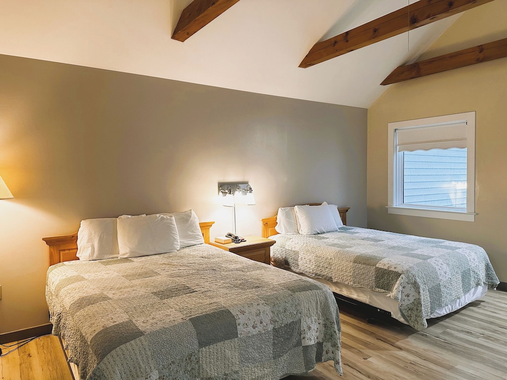 Deluxe Cottage, 2 Queen Beds photo 2