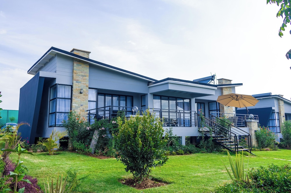 Luxury Suite, 2 Bedrooms, Hill View, Garden Area