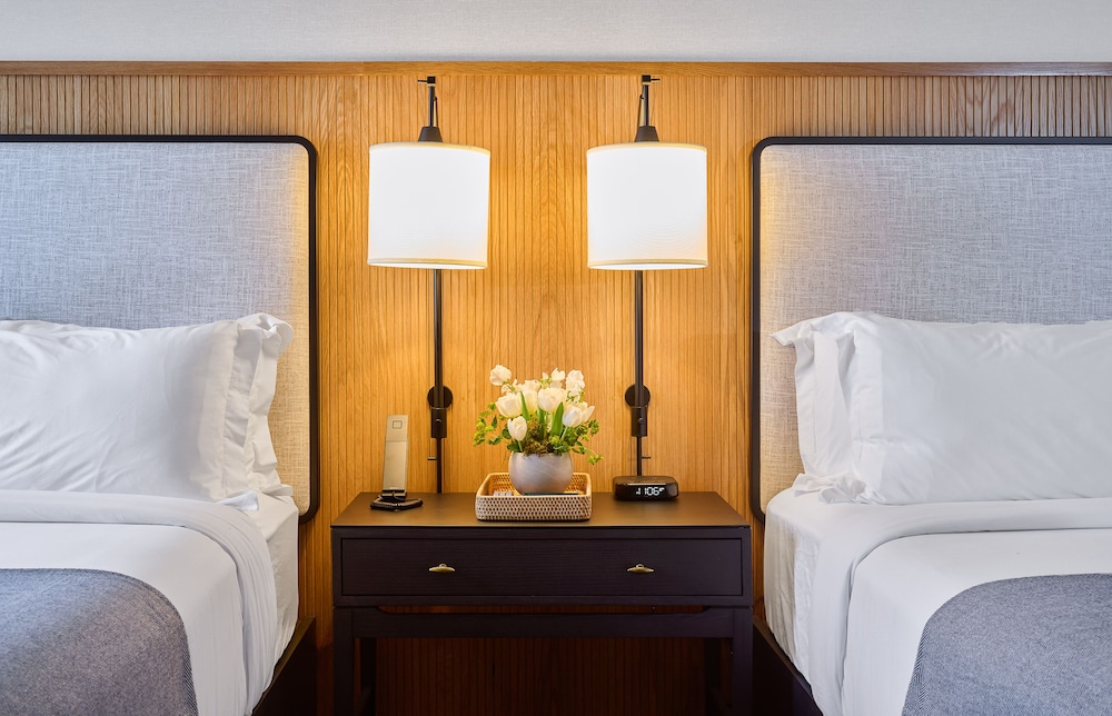 Deluxe Room, 2 Queen Beds, City View (Deluxe Double Double) photo 3