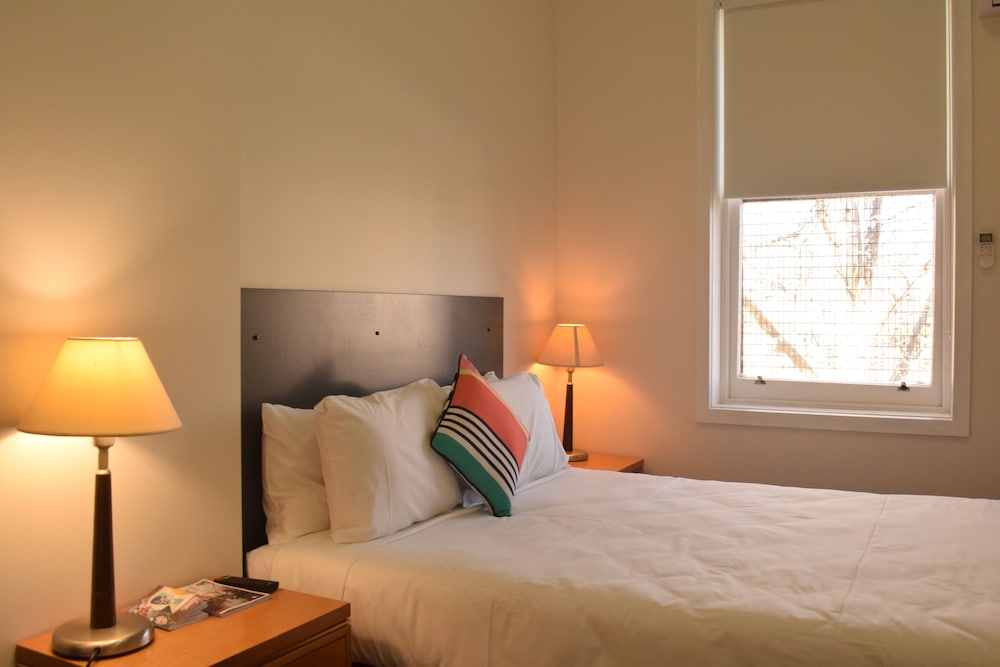 Queen Bed Room photo 1