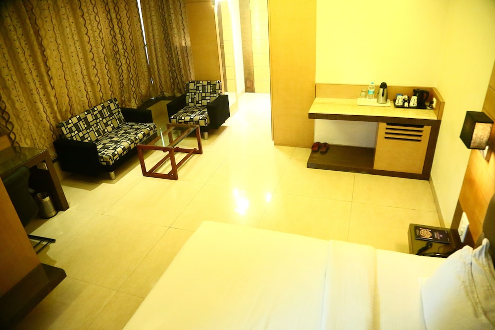 Grand Room, 1 Queen Bed, Accessible, Non Smoking photo 1