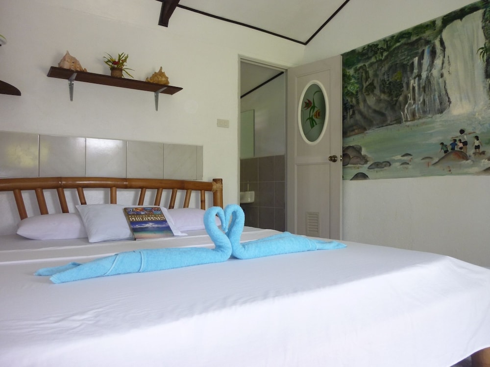 Economy Cottage, 1 Queen Bed, Pool Access, Poolside photo 1