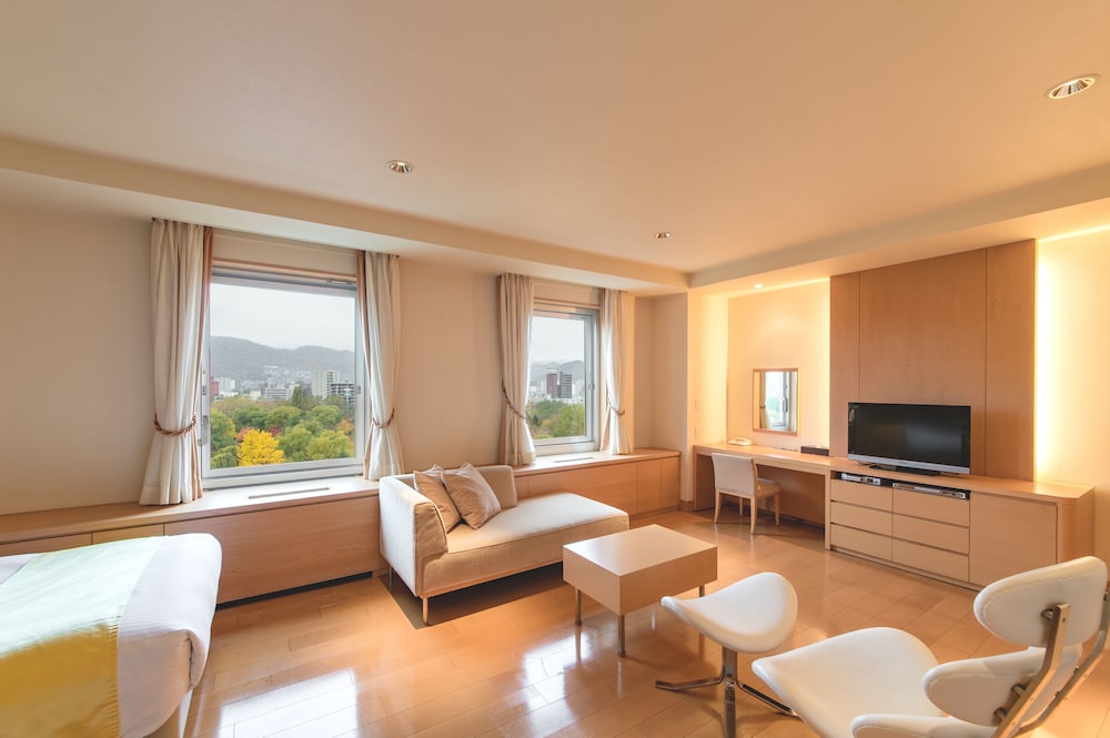 Executive Universal Room (4 adults) with Extra Bed