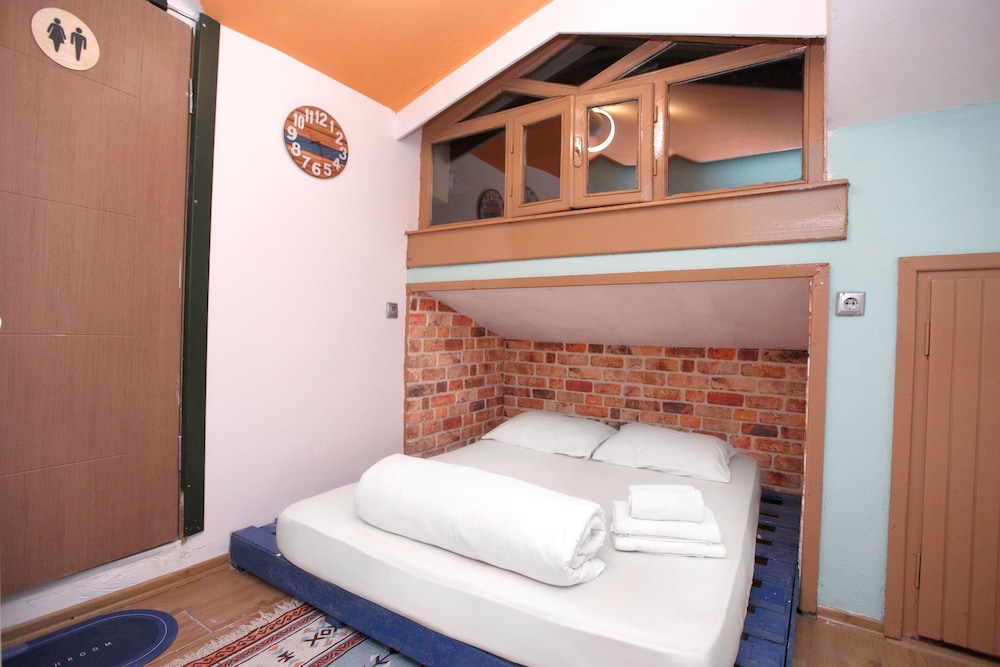 Economy Double Room, 1 Bedroom, Non Smoking, Private Bathroom photo 2