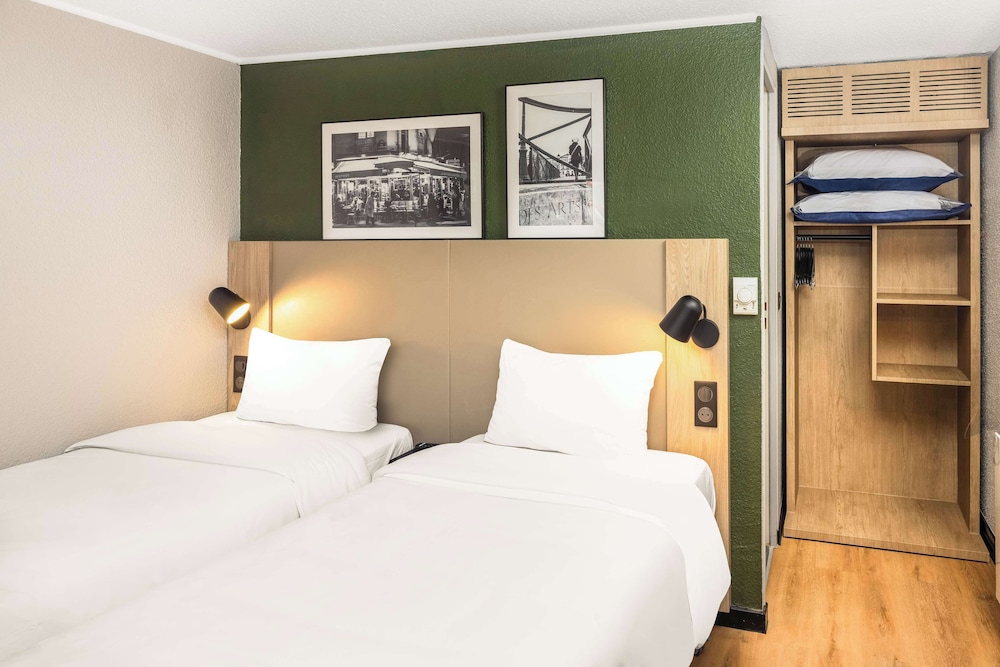 Standard Room, 2 Twin Beds - Photo 2