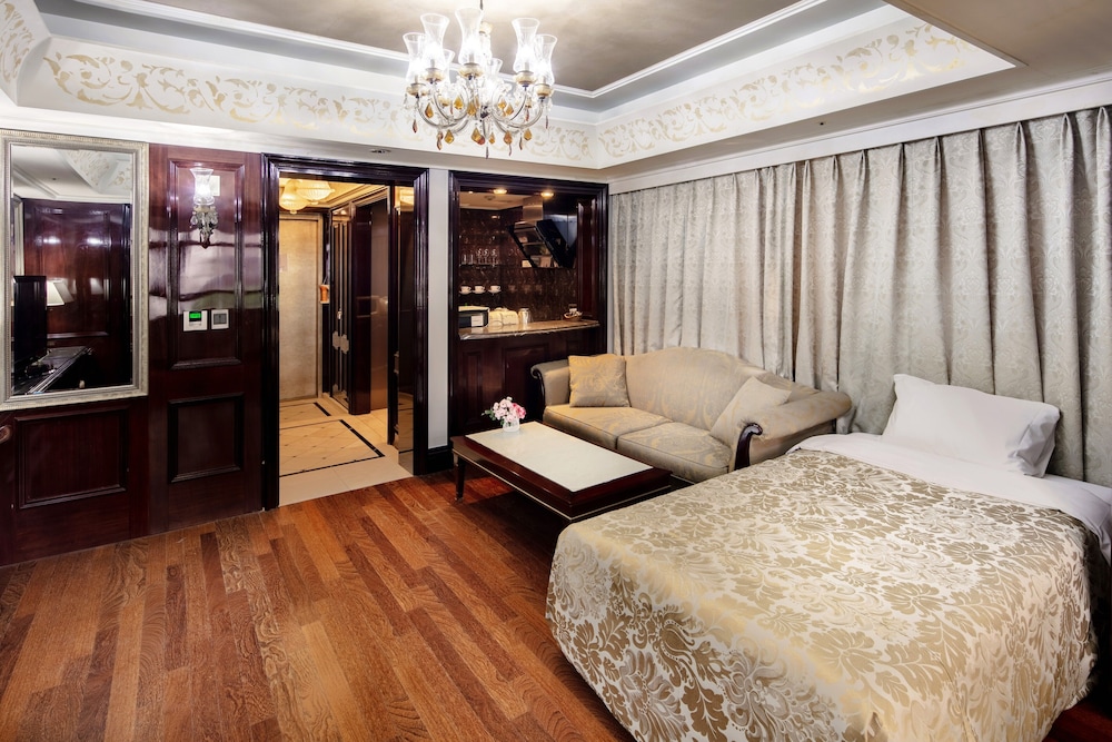 Sapphire Triple Room - Photo 2