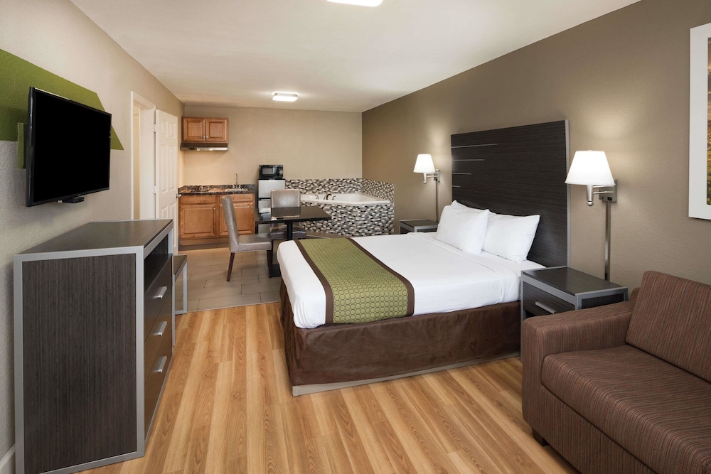 Room, Multiple Beds, Non Smoking (Efficiency) photo 2