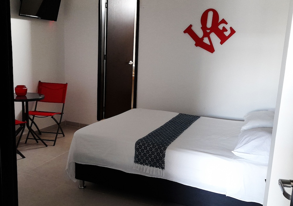 Junior Studio, 1 Queen Bed photo 3