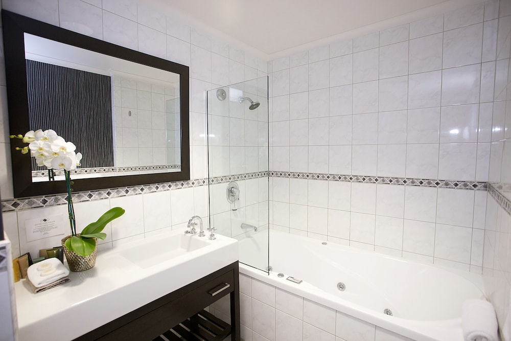 Deluxe Room - Photo 9