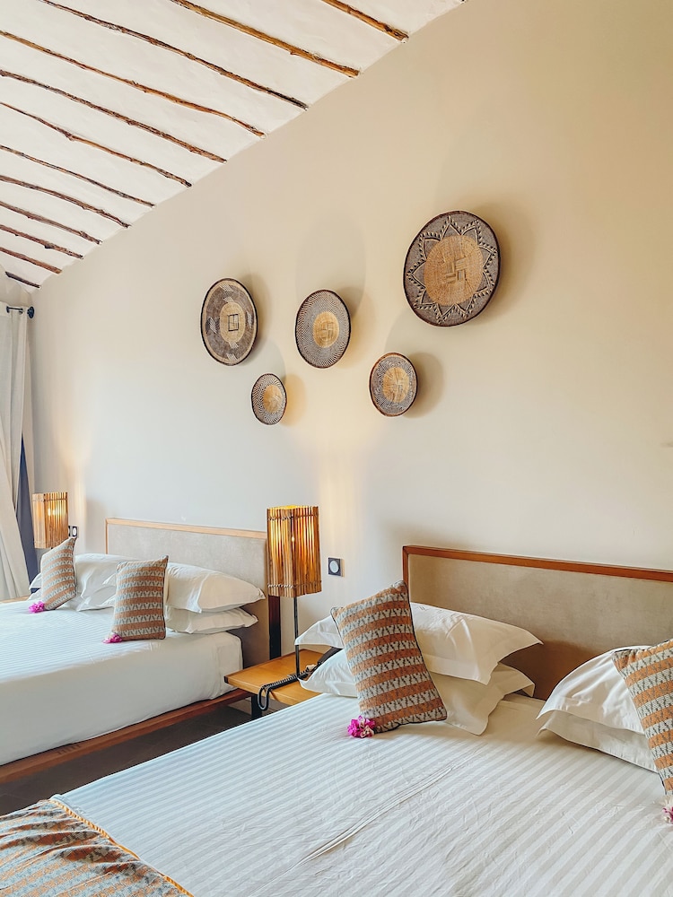 Exclusive Suite, 1 Double Bed, Beach View (Prestige) - Photo 2