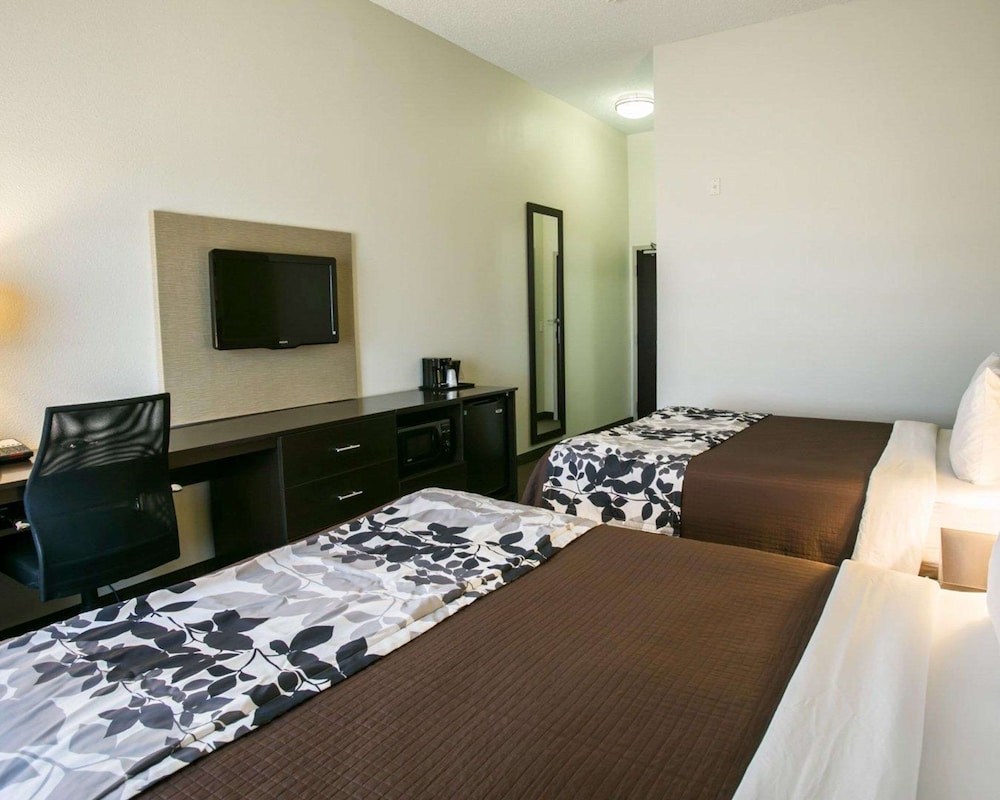 Standard Room, 2 Queen Beds, Non Smoking - Photo 3