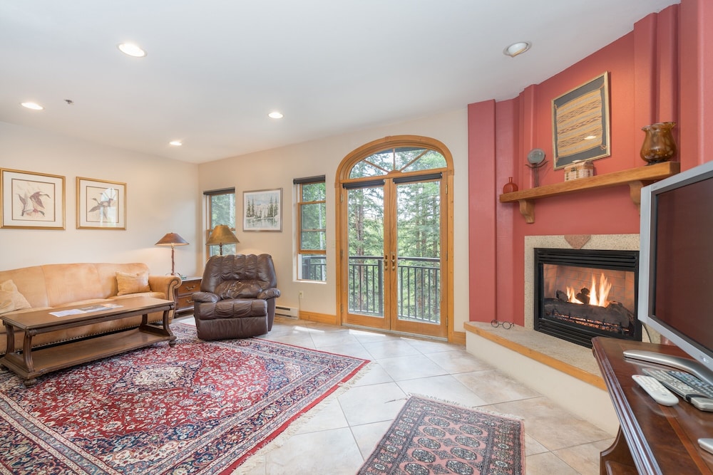 Condo, 2 Bedrooms