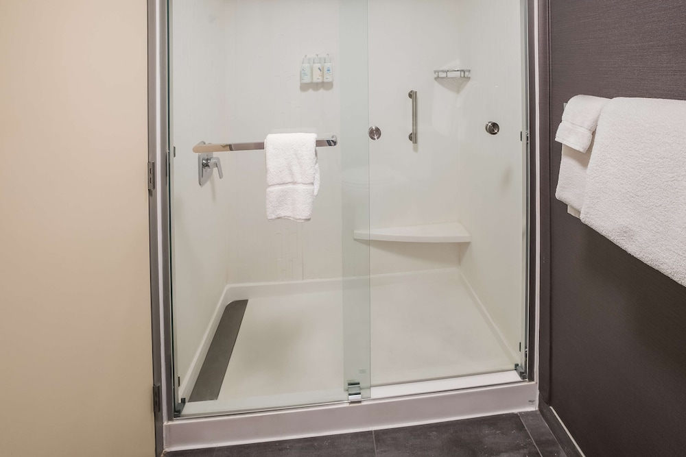 Deluxe Room, 2 Queen Beds - Photo 4