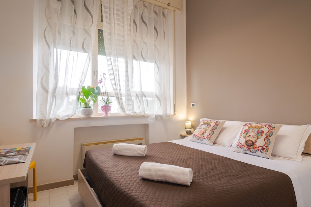 Double Room, Ensuite, Sea View - Photo 3
