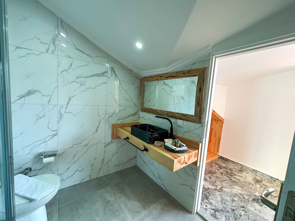 Premium Suite - Photo 2
