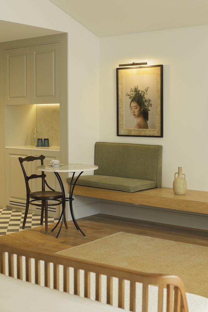 Suite with Balcony - Photo 4