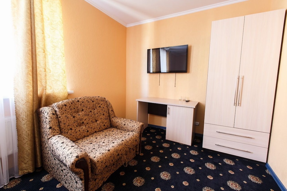 Basic Triple Room photo 2
